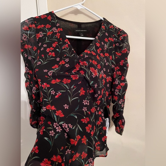 Banana Republic ruffle sleeve top - Picture 4 of 8